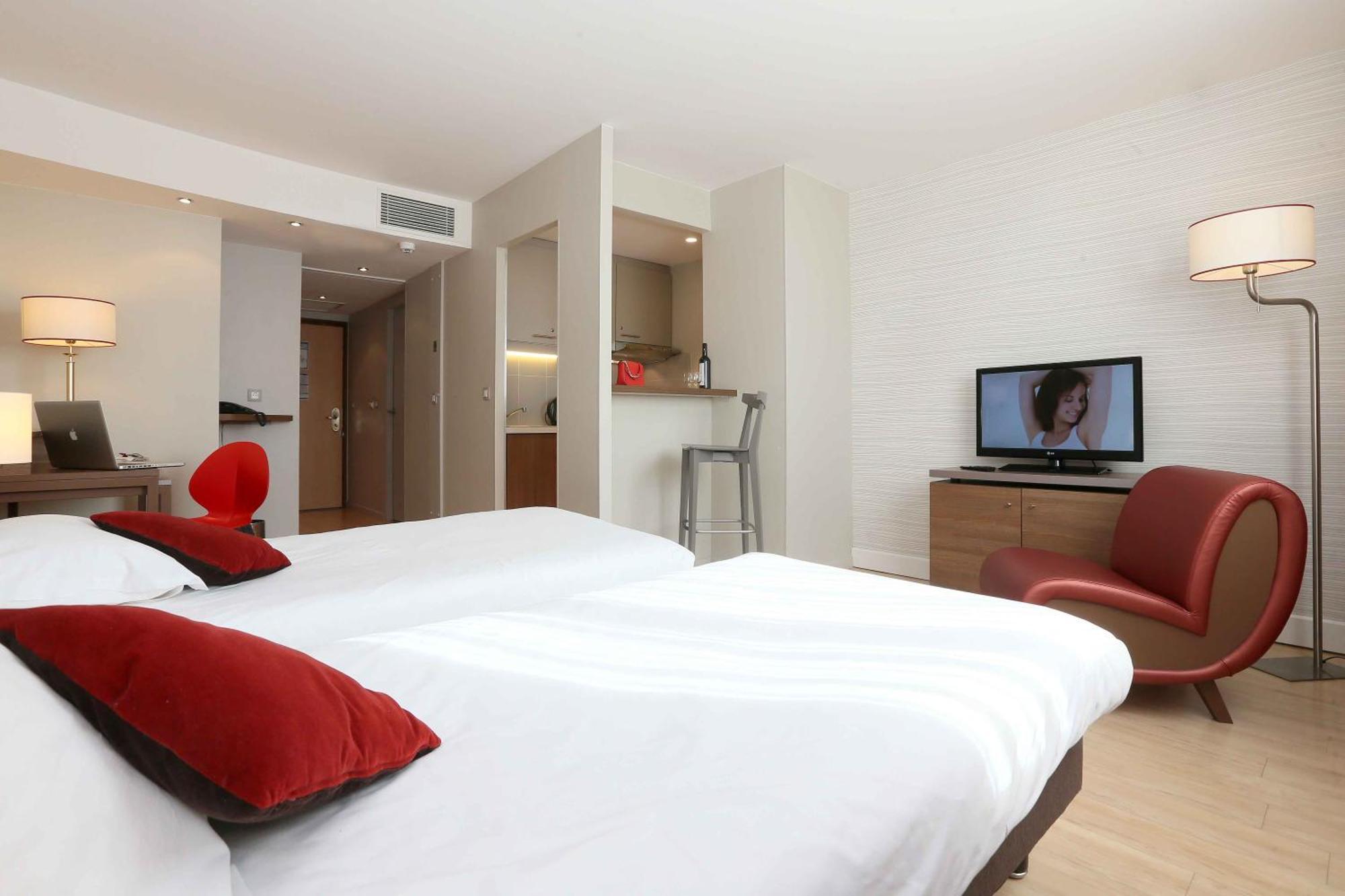 อพาร์ตโฮเต็ล อะดาจิโอ เจนีฟ ชองต์ เจนีส พัวอิลลี Aparthotel ธัวรี ภายนอก รูปภาพ
