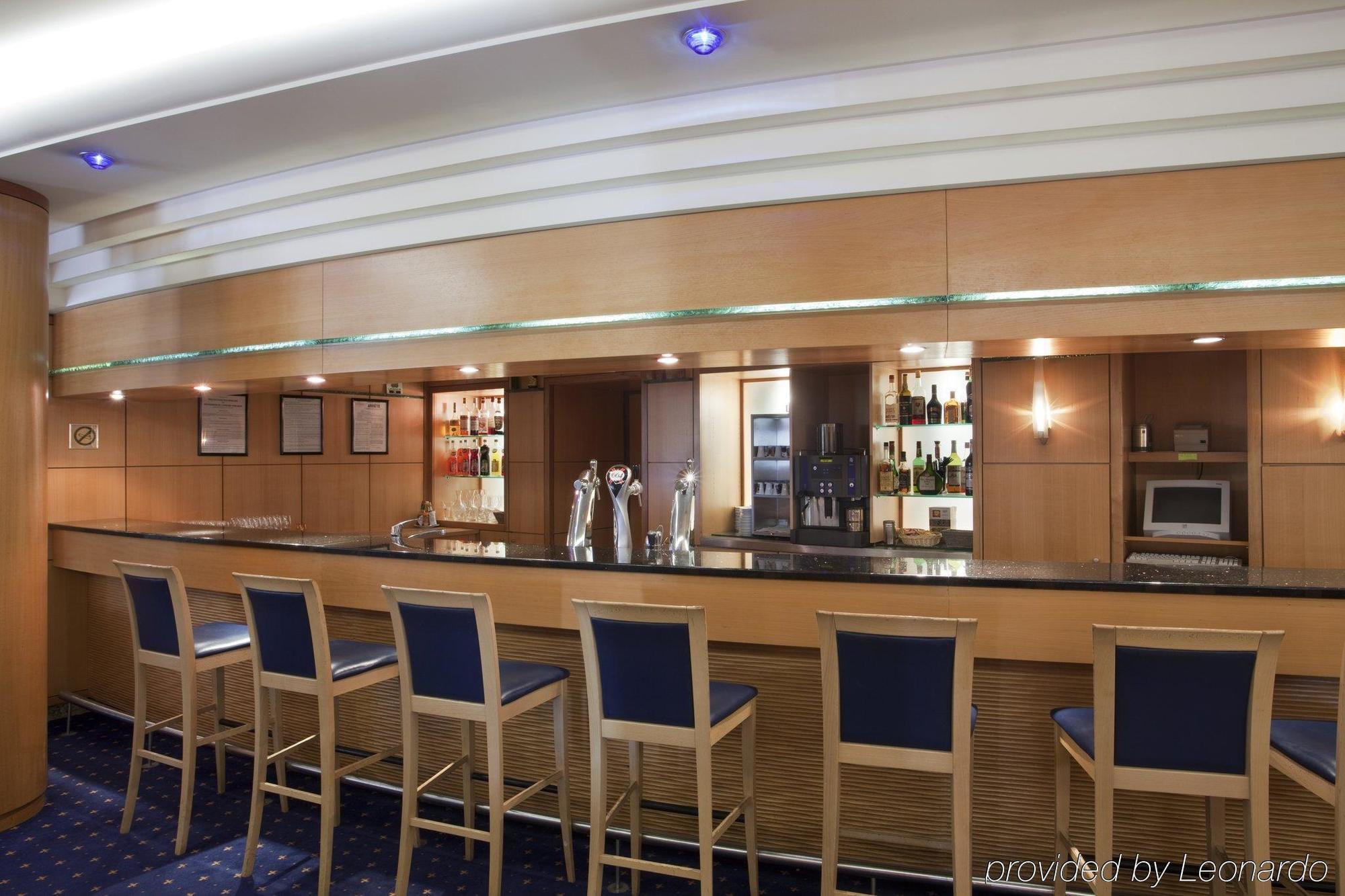อพาร์ตโฮเต็ล อะดาจิโอ เจนีฟ ชองต์ เจนีส พัวอิลลี Aparthotel ธัวรี ร้านอาหาร รูปภาพ