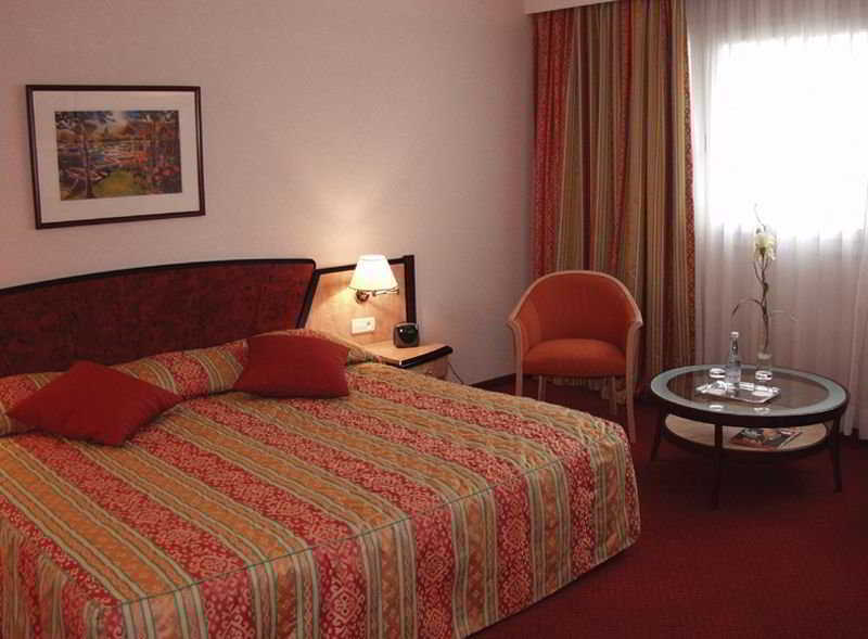 อพาร์ตโฮเต็ล อะดาจิโอ เจนีฟ ชองต์ เจนีส พัวอิลลี Aparthotel ธัวรี ภายนอก รูปภาพ